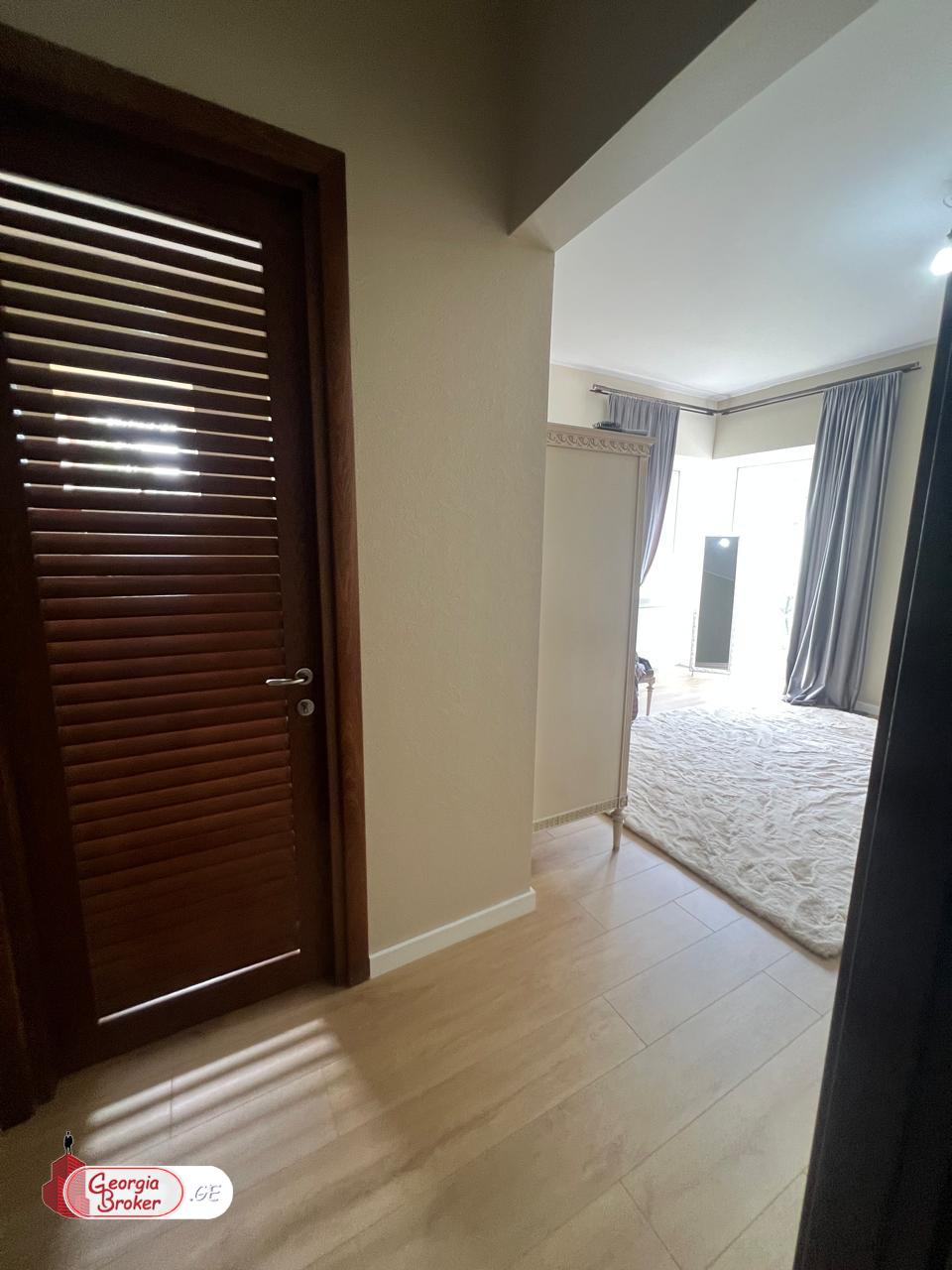 nearly repaired 8-room house for rent